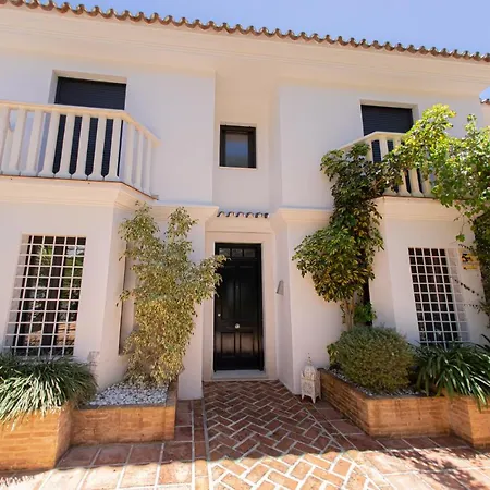 Charming Townhouse/5bedrs/front Beach/private Pool بيت للعطل ماربيا