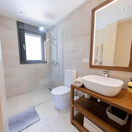 Charming Townhouse/5bedrs/front Beach/private Pool Μαρμπέλλα