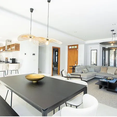 Charming Townhouse/5bedrs/front Beach/private Pool Hébergement de vacances *