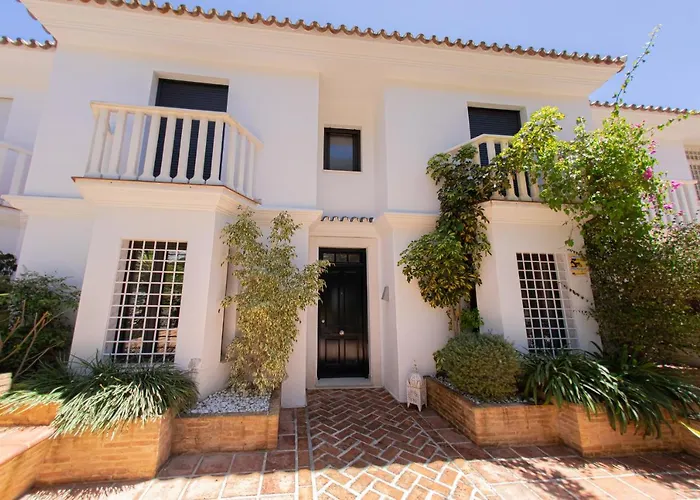 Charming Townhouse/5bedrs/front Beach/private Pool Будинок відпочинку Марбелья