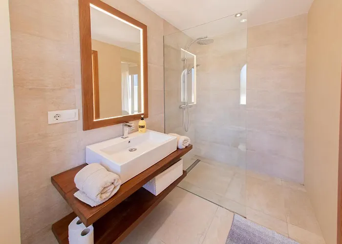 Charming Townhouse/5bedrs/front Beach/private Pool Марбелья