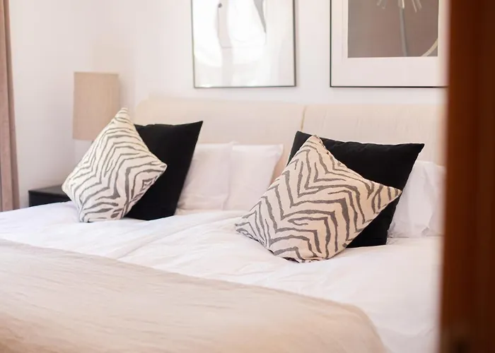 Charming Townhouse/5bedrs/front Beach/private Pool