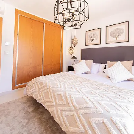 Charming Townhouse/5bedrs/front Beach/private Pool