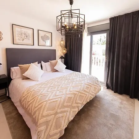 Charming Townhouse/5bedrs/front Beach/private Pool بيت للعطل *