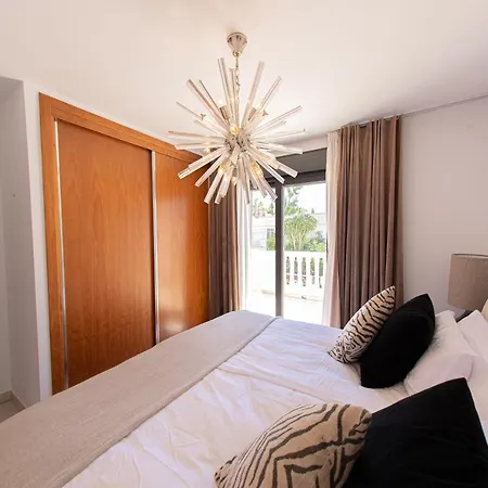 Holiday home Charming Townhouse/5bedrs/front Beach/private Pool