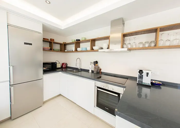 Charming Townhouse/5bedrs/front Beach/private Pool *