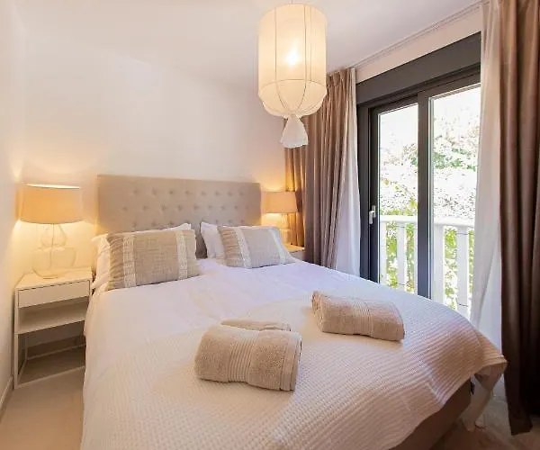 Charming Townhouse/5bedrs/front Beach/private Pool