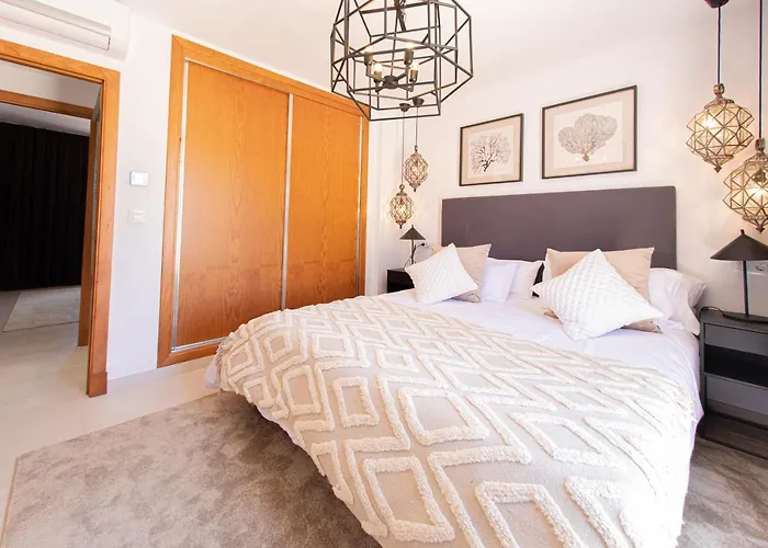 Charming Townhouse/5bedrs/front Beach/private Pool