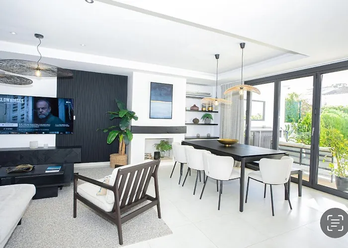 別荘 Charming Townhouse/5bedrs/front Beach/private Pool