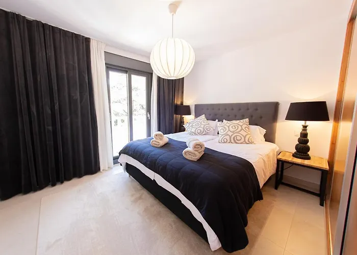 Charming Townhouse/5bedrs/front Beach/private Pool Ferienhaus