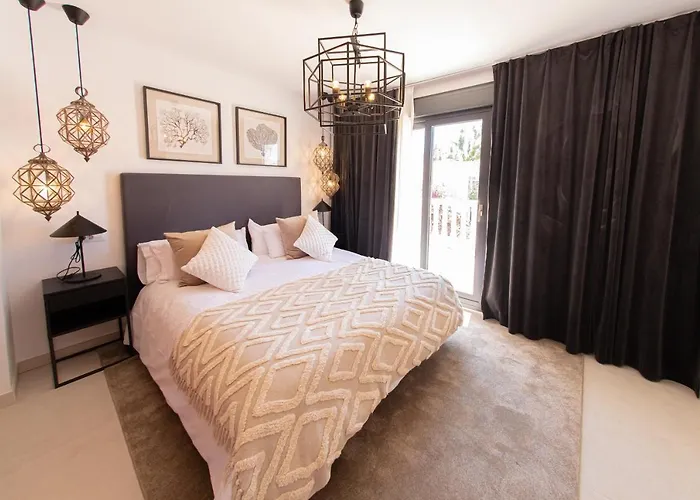 Charming Townhouse/5bedrs/front Beach/private Pool Ferienhaus *